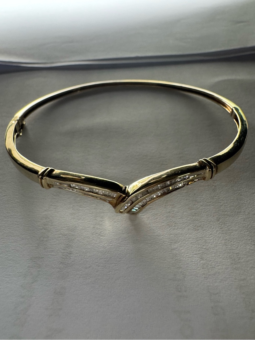 10k gold chevron diamond V shape bangle bracelet EUC